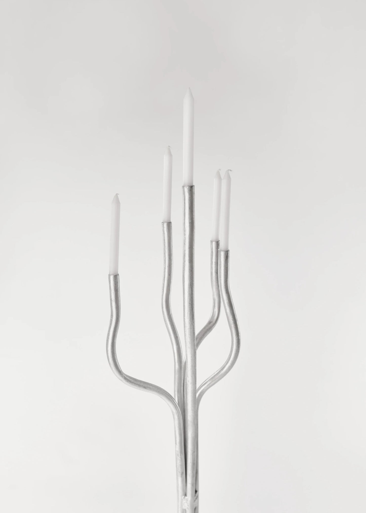 GRAND CANDÉLABRE EN ALUMINIUM