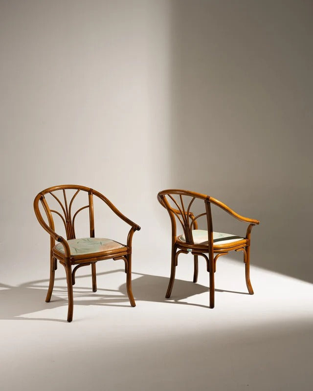 PAIRE DE FAUTEUILS EN ROTIN ET TISSU FLEURI, 1970s