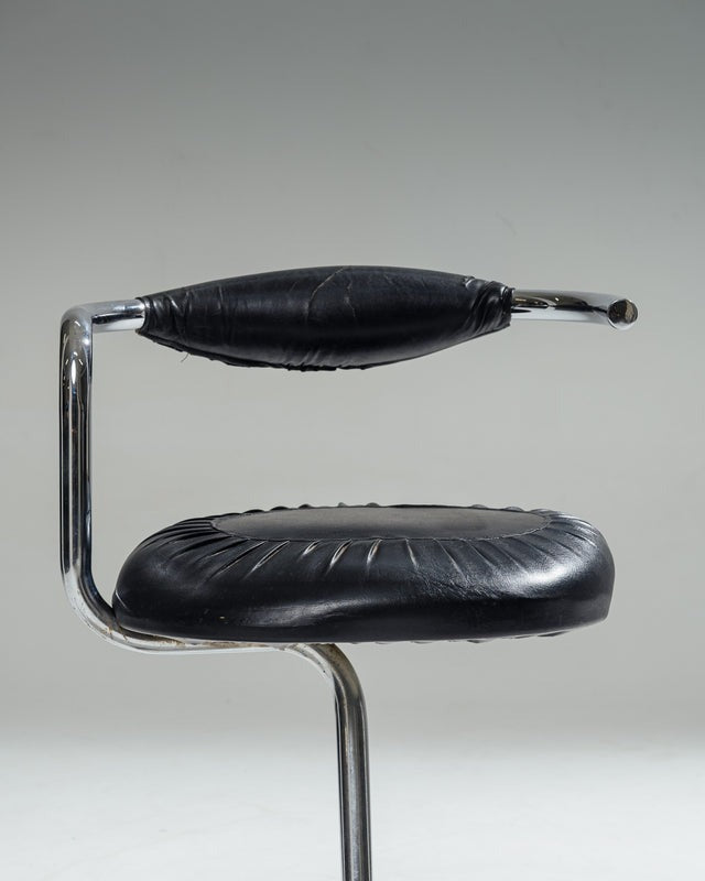 PAIRE DE CHAISES 'COBRA', GIOTTO STOPPINO, 1970s