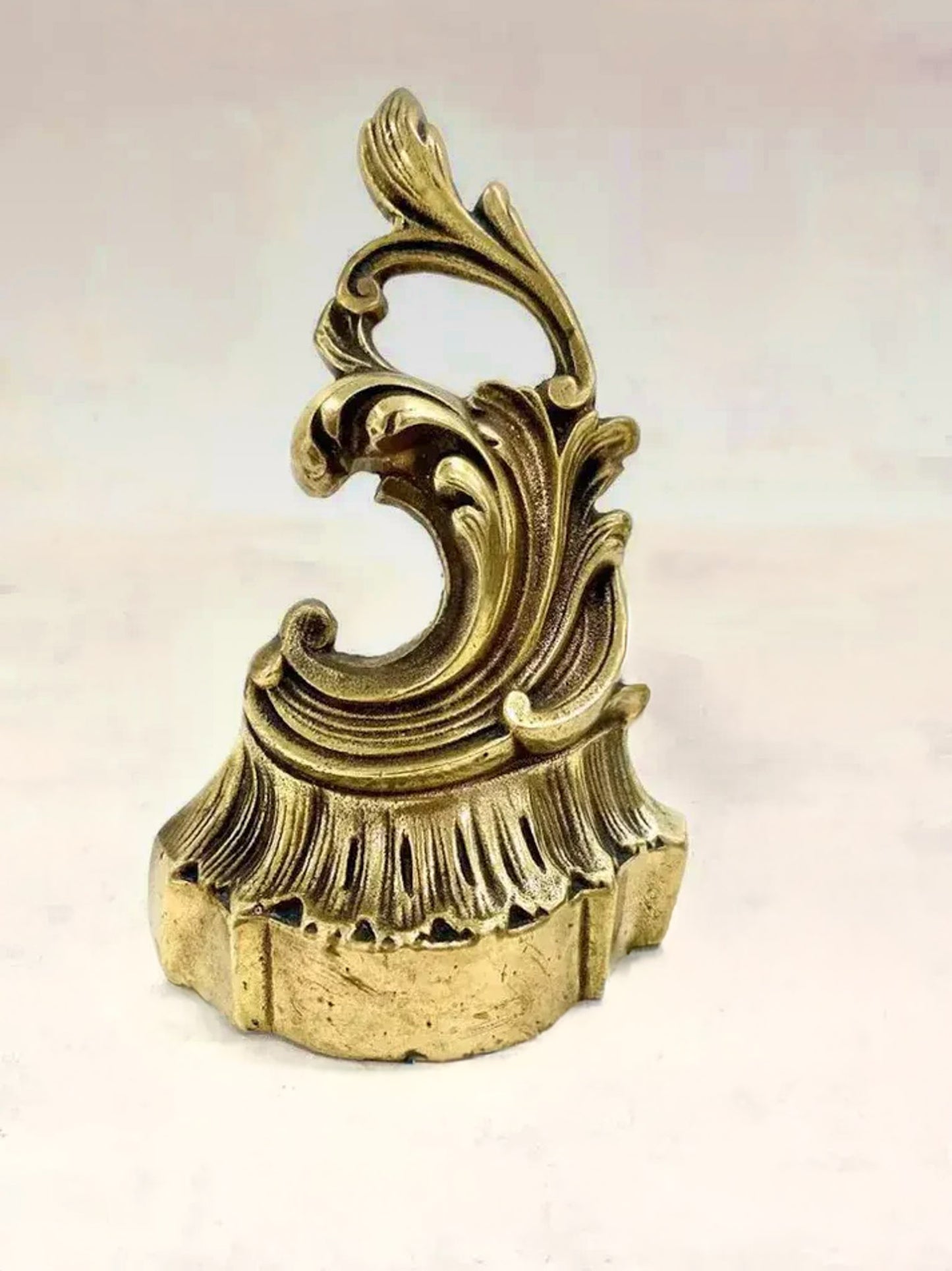 PAIRE DE CHENETS ANCIENS EN BRONZE DORÉ