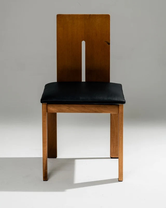 PAIRE DE CHAISES SCULPTURALES EN BOIS ET CUIR, 1970s