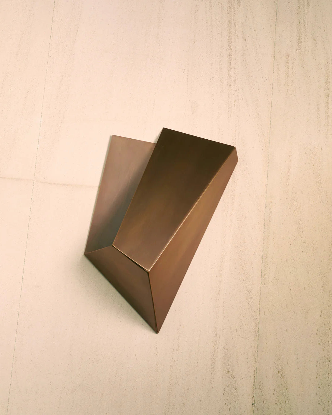 Katoptris brass wall light