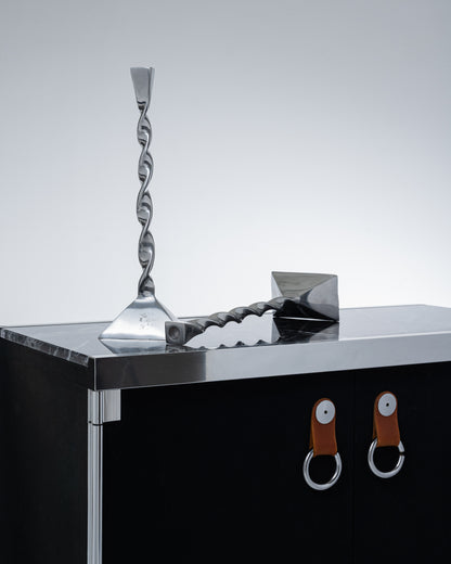 PAIRE DE BOUGEOIRS TORSADÉ EN MÉTAL, 1980s