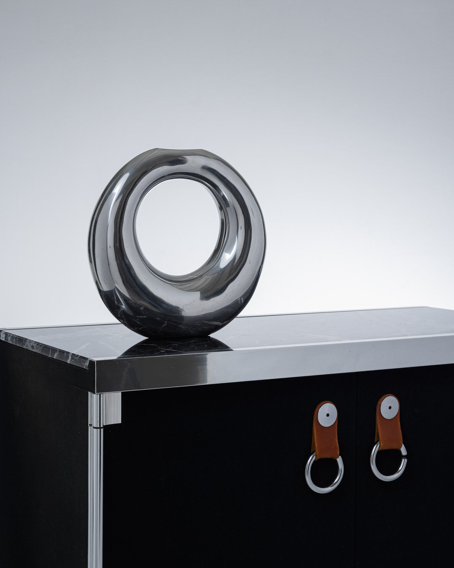 VASE SPACE AGE EN ALUMINIUM, 1980s