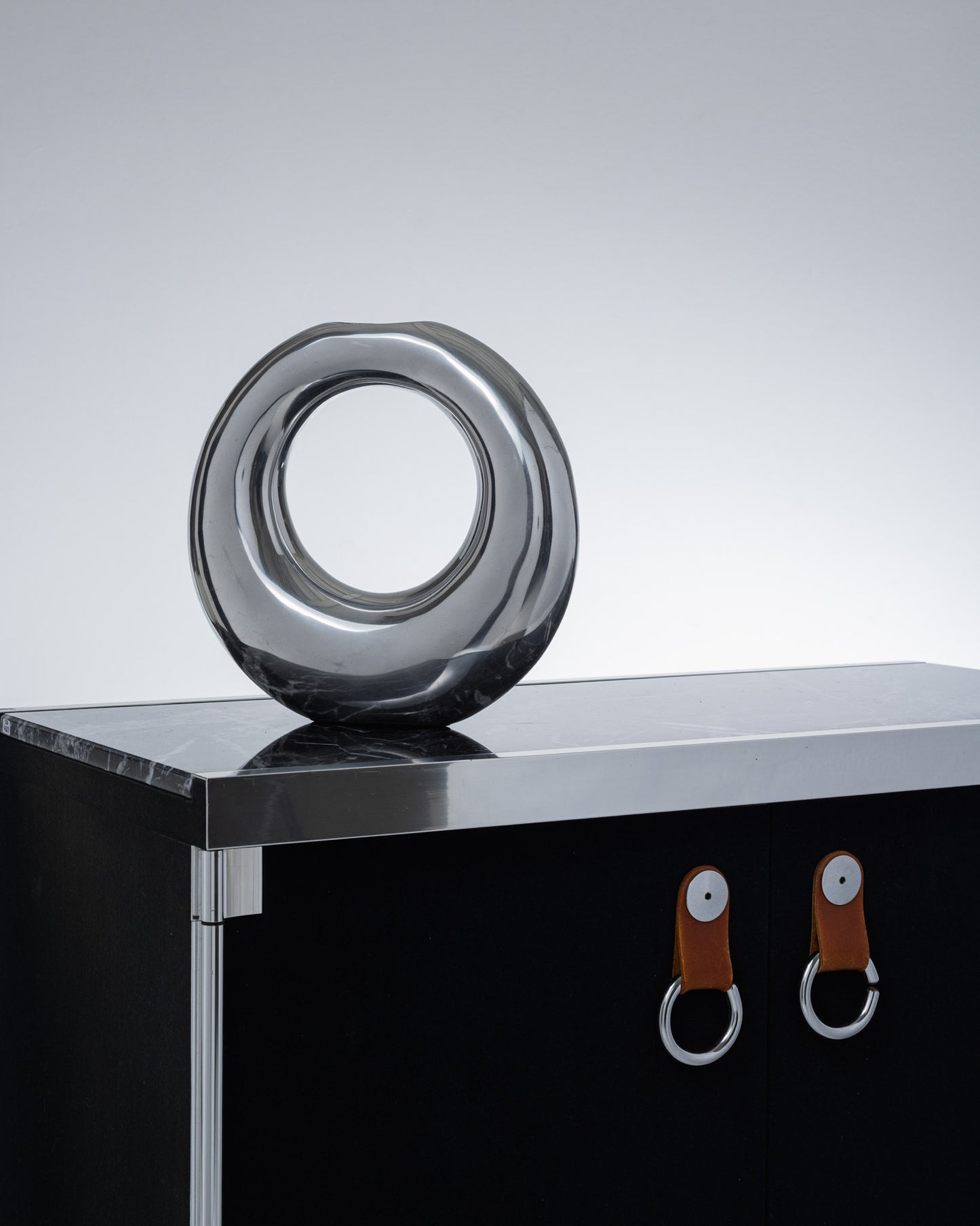 VASE SPACE AGE EN ALUMINIUM, 1980s