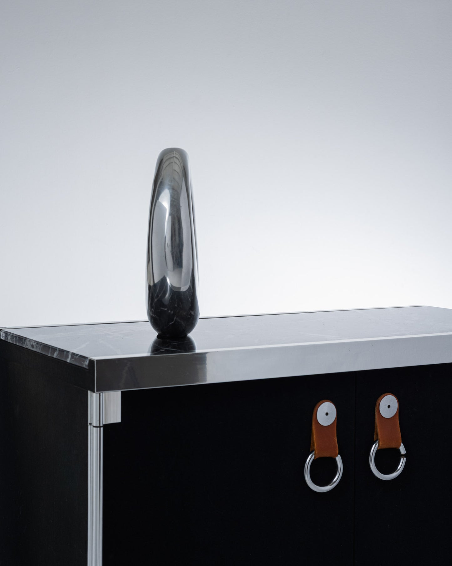 VASE SPACE AGE EN ALUMINIUM, 1980s