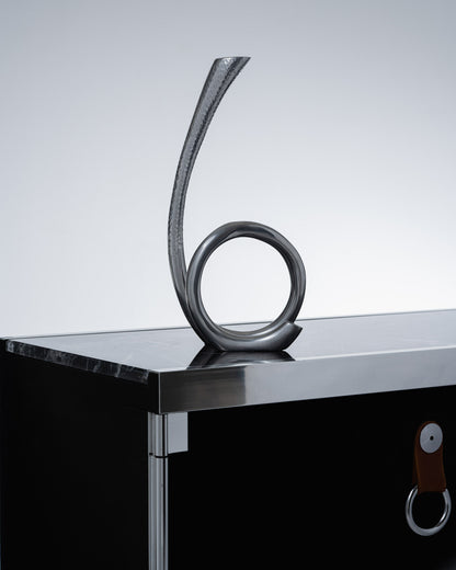 BOUGEOIR CURLY EN MÉTAL MARTELÉ, 1970s