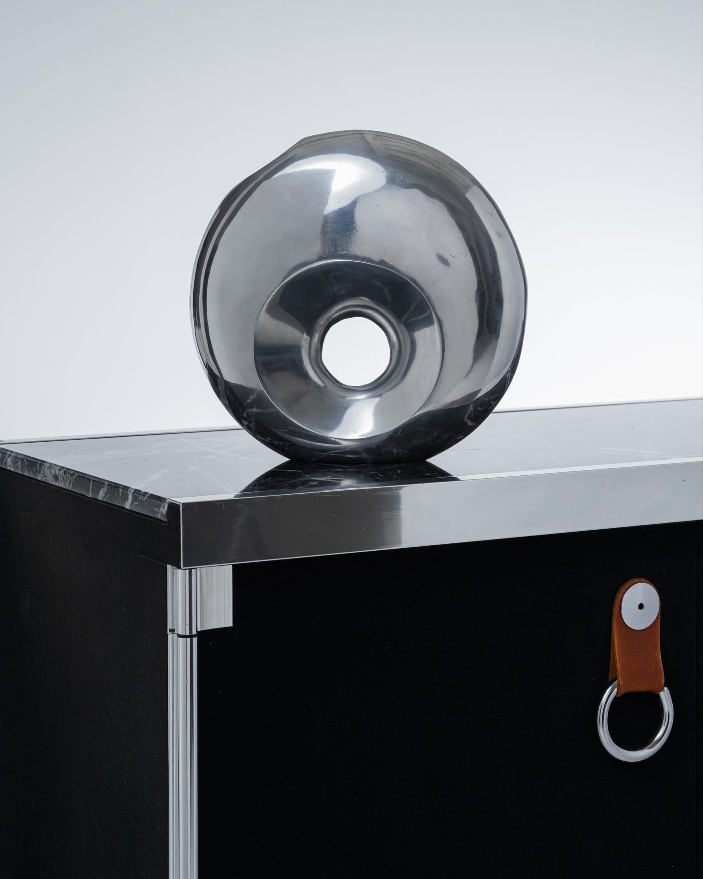 VASE SPACE AGE EN ALUMINIUM, 1980s