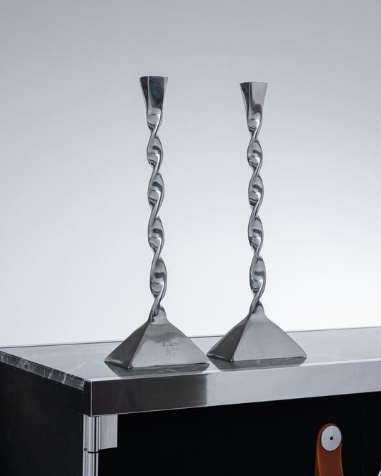 PAIRE DE BOUGEOIRS TORSADÉ EN MÉTAL, 1980s