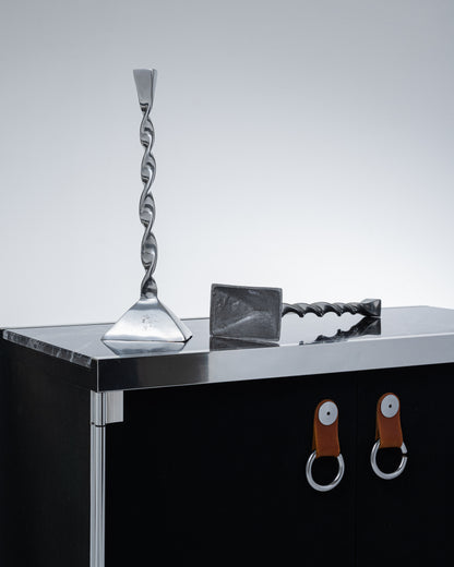 PAIRE DE BOUGEOIRS TORSADÉ EN MÉTAL, 1980s