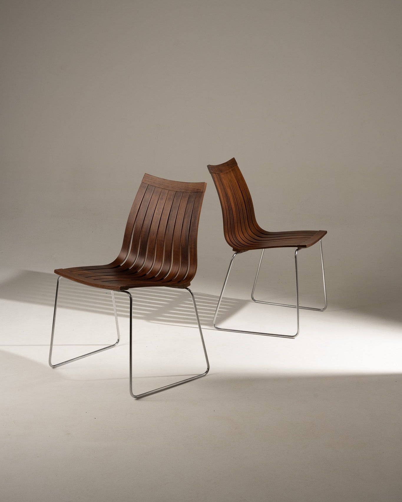 PAIRE DE CHAISES EN BOIS ET ACIER SCANDIA, HANS BRATTRUD, 1960s