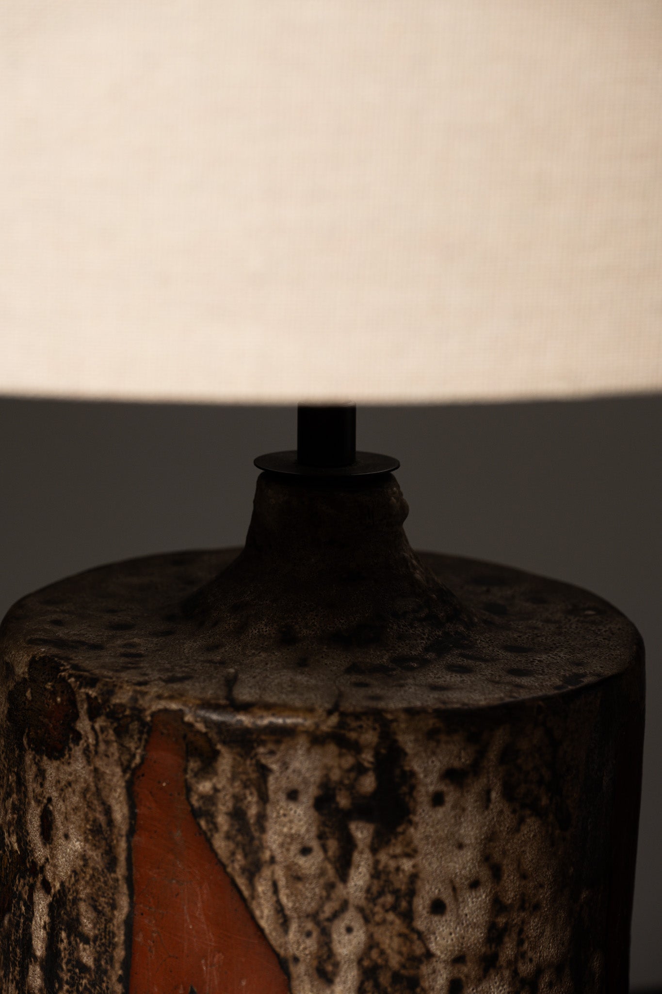 TABLE LAMP IN CHAMOTTE CERAMIC, 1970s